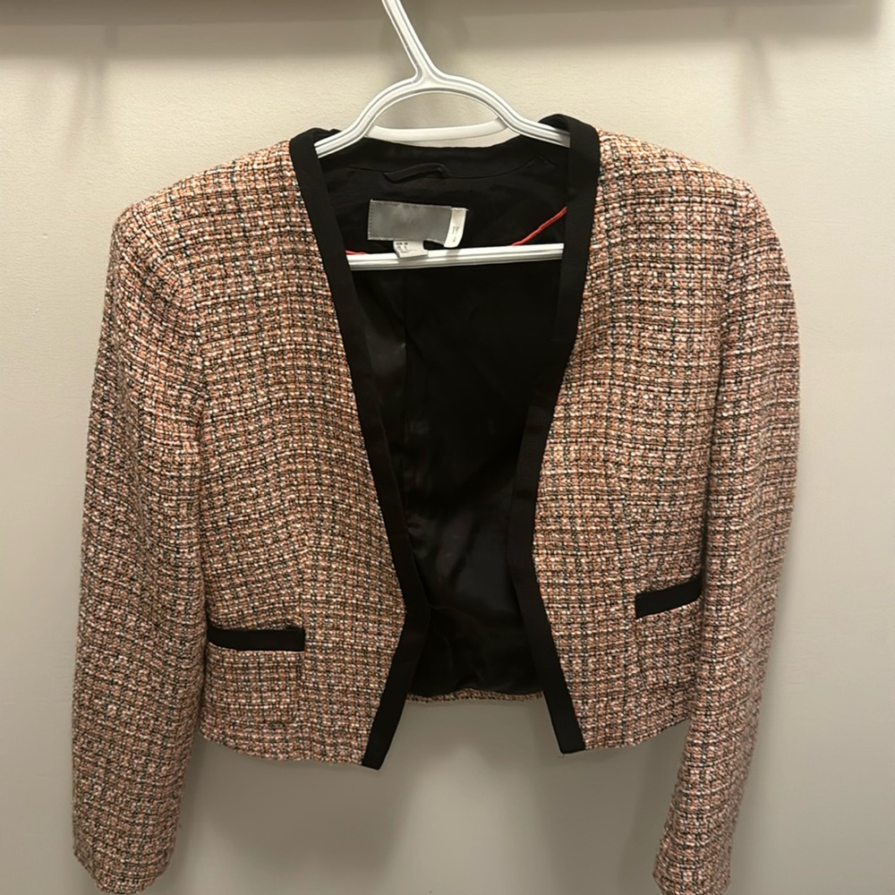 H&M tweed look blazer. Fitted and very flattering. Size 8 or medium.